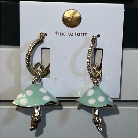 True to Form mint green mushroom toadstool dangle hanging earrings - Picture 1 of 3